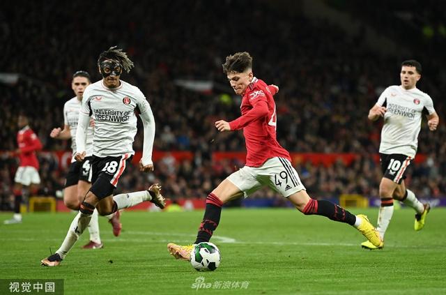 拉德以其坚 拉德以其坚